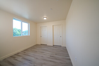 831 E 83rd St, Unit 1 in Los Angeles, CA - Foto de edificio - Building Photo
