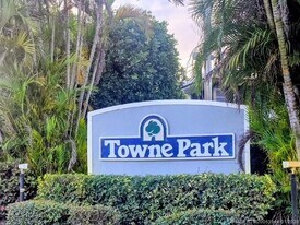 803 SE Central Pkwy in Stuart, FL - Building Photo