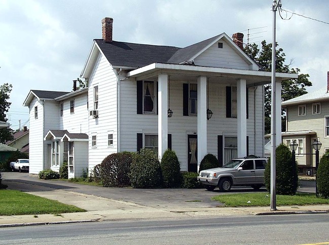 723 S Harrison St in Shelbyville, IN - Foto de edificio - Building Photo