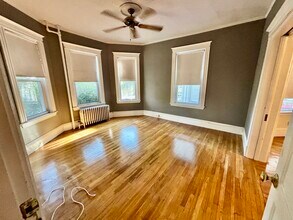 8 Usher Rd, Unit 1 in Medford, MA - Building Photo - Building Photo
