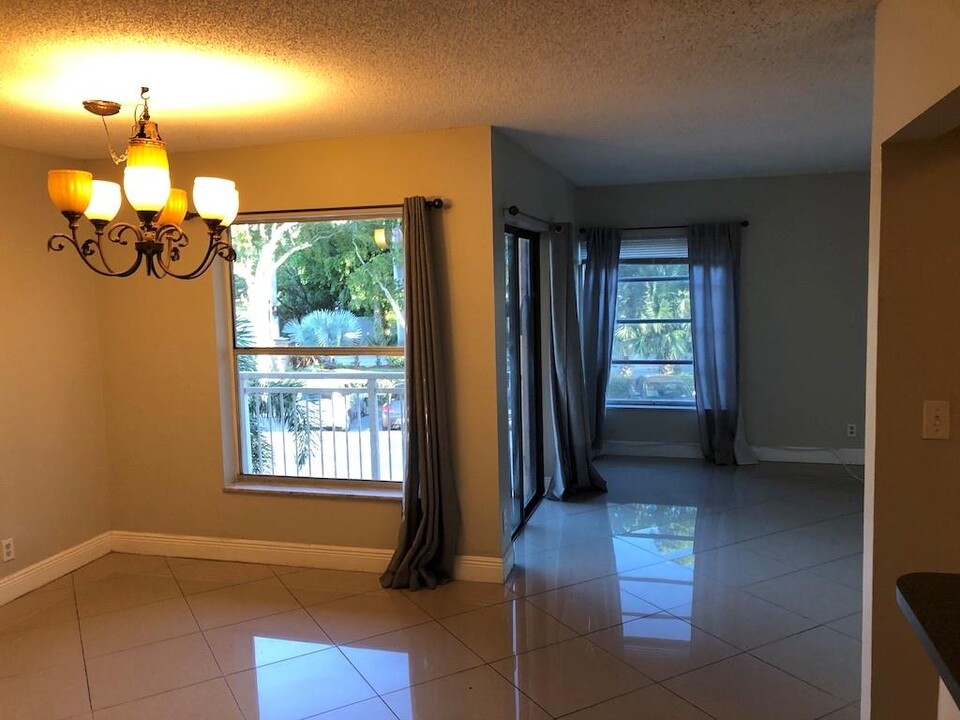 605 S Pine Island Rd, Unit 405A in Plantation, FL - Building Photo