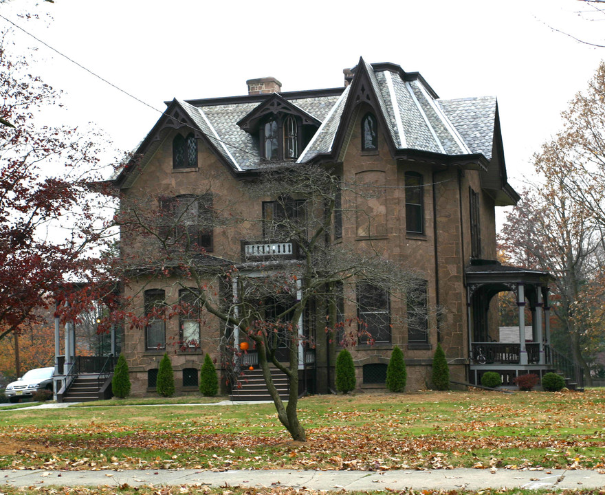 237 E Main St in Moorestown, NJ - Building Photo