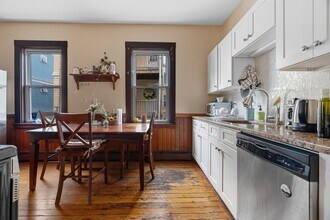 9 Spalding St, Unit 2 in Boston, MA - Foto de edificio - Building Photo