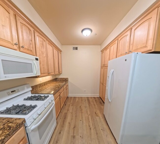 property at 5005 Edgewood Dr
