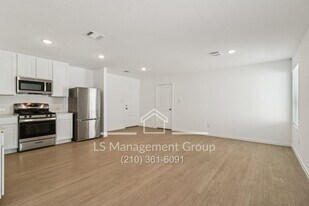 3618 Amber Glade in San Antonio, TX - Building Photo