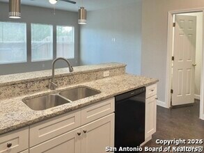 6938 Crestway Rd in San Antonio, TX - Building Photo - Building Photo