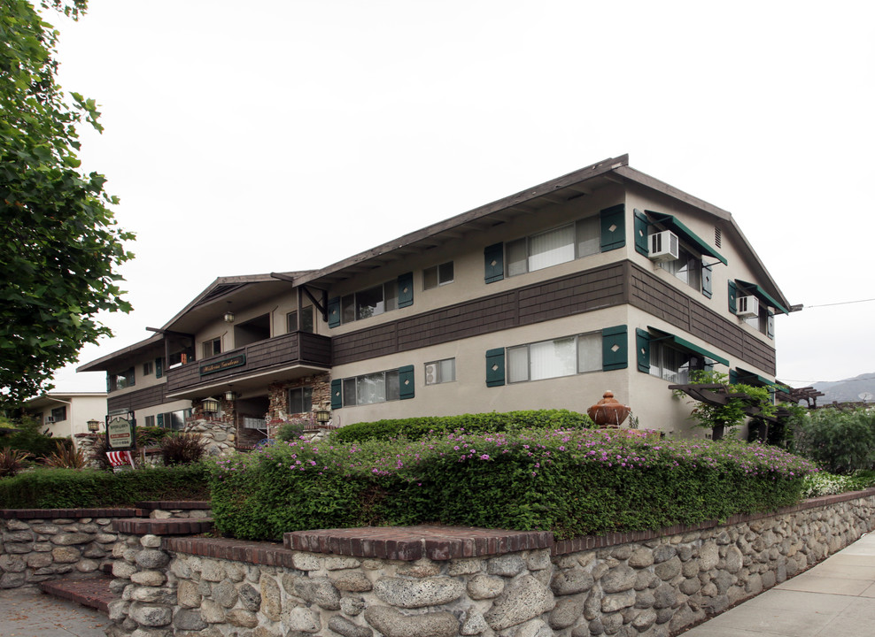 Wisteria Gardens in Sierra Madre, CA - Foto de edificio