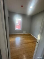 52 Ives Ct, Unit 54 in Bridgeport, CT - Building Photo