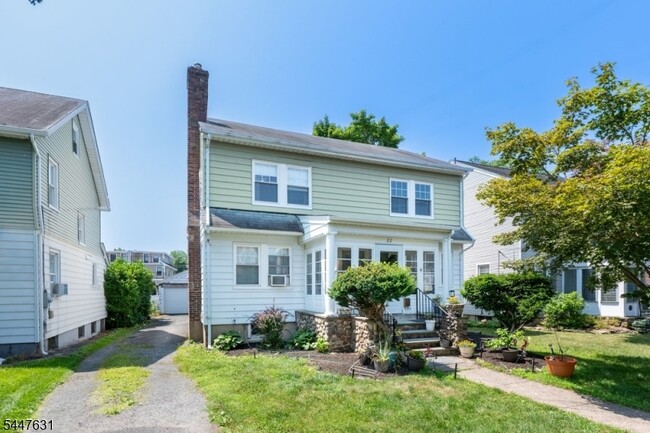 property at 22 Meeker Pl