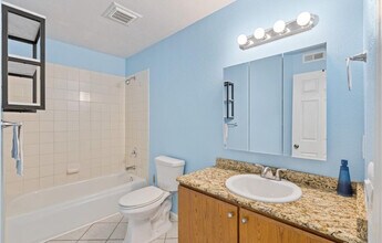 8771 Dawson St, Unit 301 in Thornton, CO - Foto de edificio - Building Photo