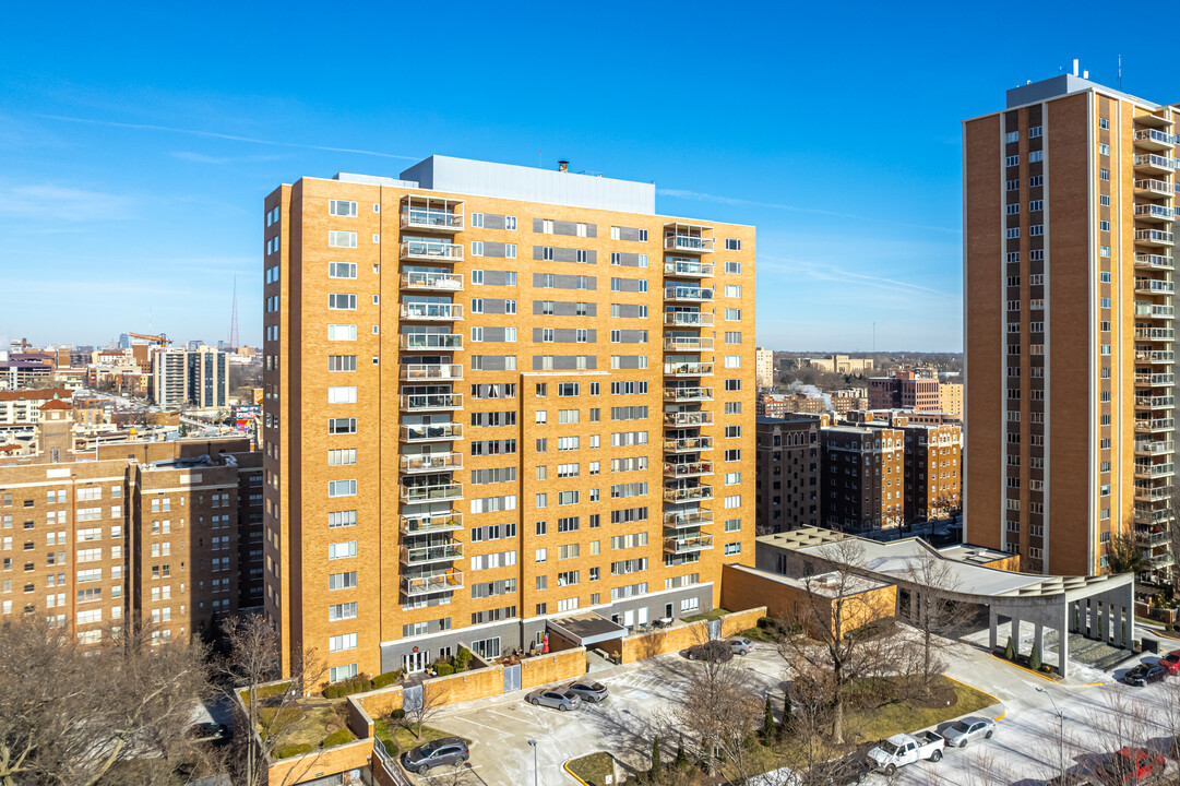 The Sulgrave Regency in Kansas City, MO - Building Photo