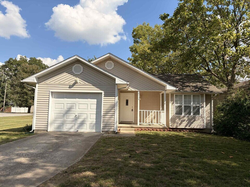 2115 S Willard Ave in Joplin, MO - Building Photo