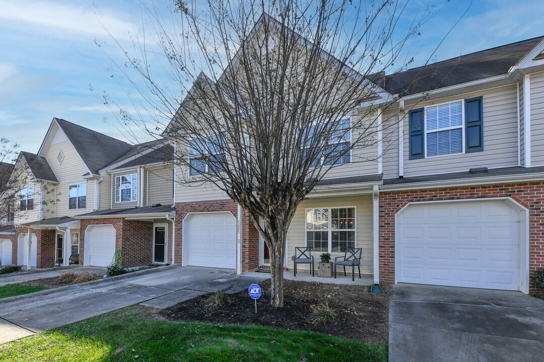 5625 Fellowship Dr in Greensboro, NC - Building Photo