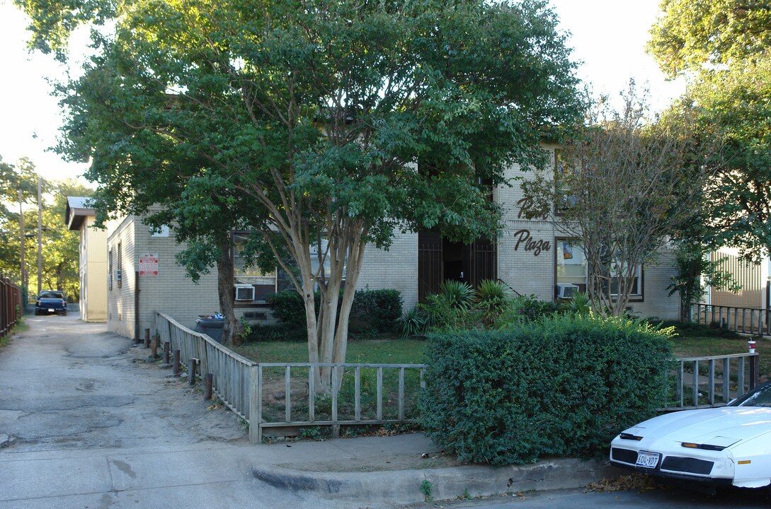 Park Plaza Apartments in Dallas, TX - Foto de edificio