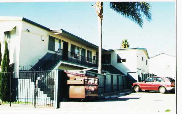 3372-3378 Polk Ave in San Diego, CA - Foto de edificio - Building Photo