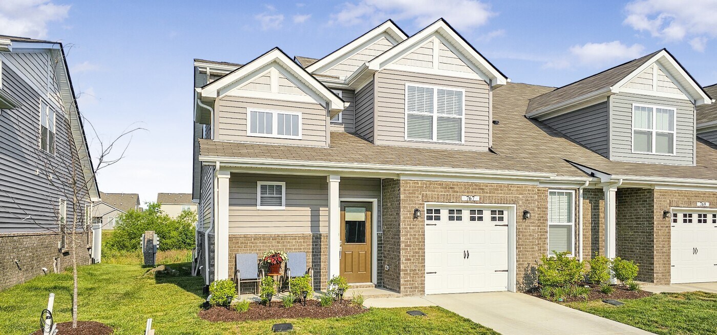 767 Mickelson Way in Lebanon, TN - Foto de edificio