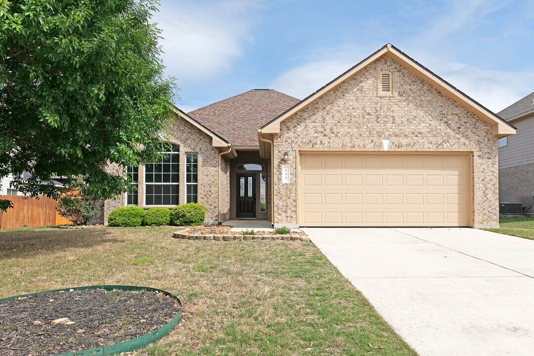 133 Shadow Knolls in Boerne, TX - Building Photo