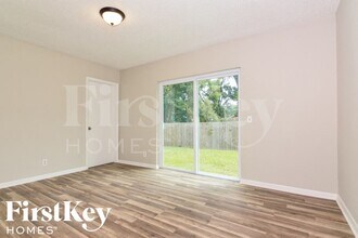 500 Brenda Dr in Brandon, FL - Foto de edificio - Building Photo