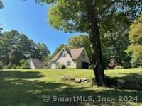 19 Moodus Leesville Rd in East Haddam, CT - Foto de edificio - Building Photo