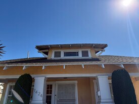 1424 W 45th St in Los Angeles, CA - Building Photo