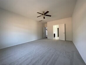 8039 Brooks Crossing Dr in Baytown, TX - Building Photo - Building Photo