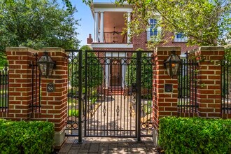 58 E Bay Blvd in The Woodlands, TX - Building Photo - Building Photo