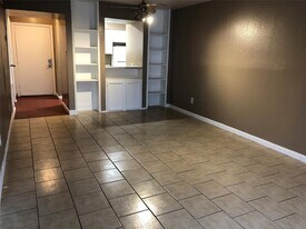 10075 Westpark Dr in Houston, TX - Building Photo