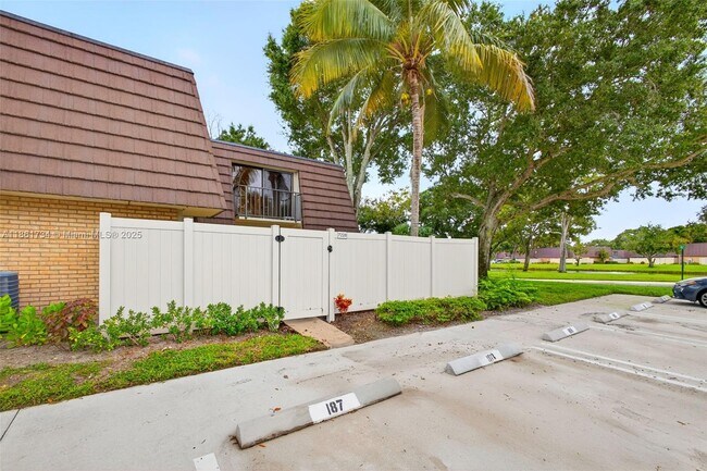 7228 72nd Way in West Palm Beach, FL - Building Photo - Building Photo