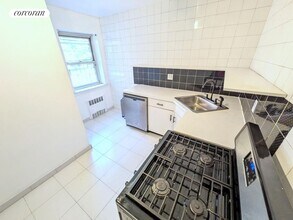 7502 Austin St in Queens, NY - Building Photo - Building Photo