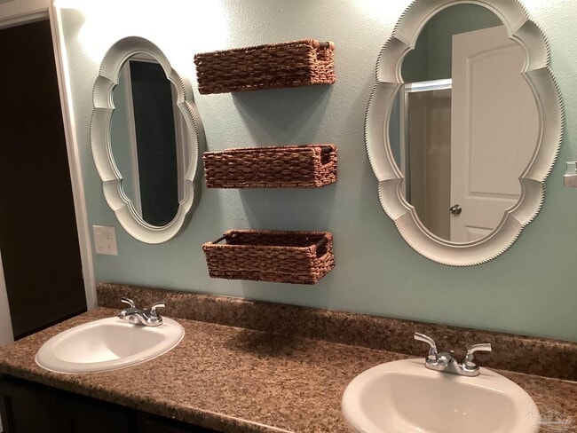 196 Millet Cir in Gonzalez, FL - Building Photo - Building Photo
