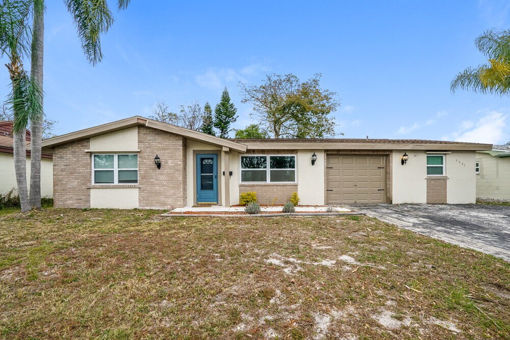 4045 Grayton Dr in New Port Richey, FL - Foto de edificio