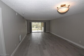 5667 Rattlesnake Hammock Rd in Naples, FL - Building Photo - Building Photo