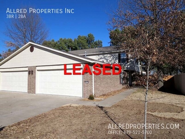 property at 822 N Daisy Ln