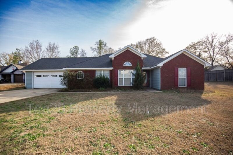 11036 Lee County Rd 240 in Phenix City, AL - Building Photo