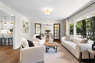 2233 Clairmont Rd in Atlanta, GA - Building Photo - Building Photo