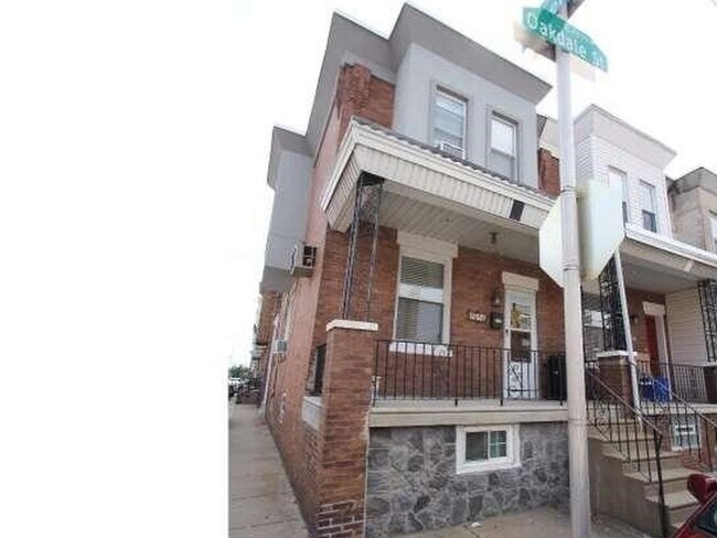 property at 2516 E Oakdale St