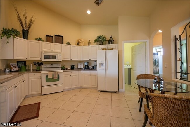 property at 3048 Horizon Ln