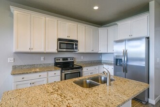 1106 Emerald Pools Ln in Bluffdale, UT - Building Photo - Building Photo