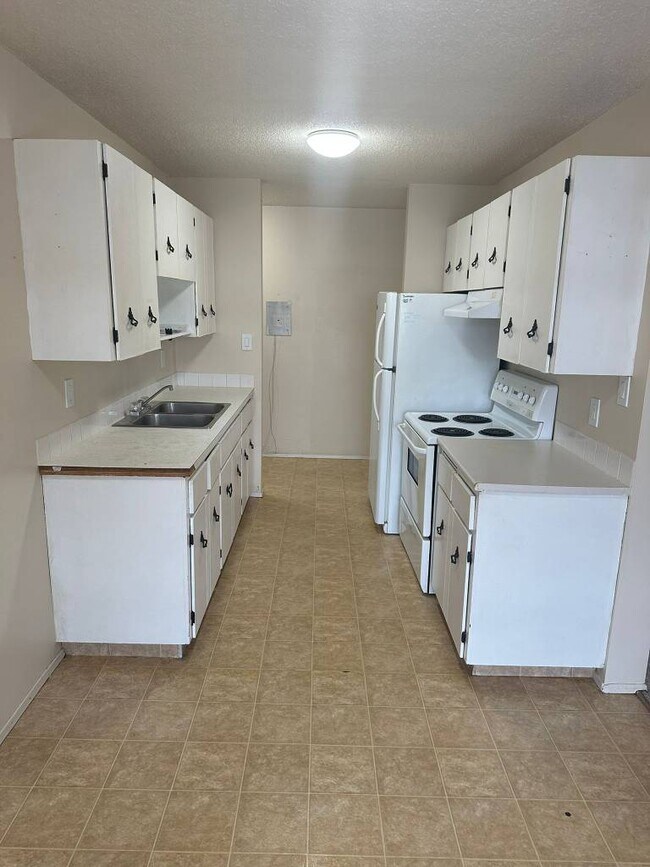 4507-244 44 Ave in Stony Plain, AB - Building Photo - Building Photo