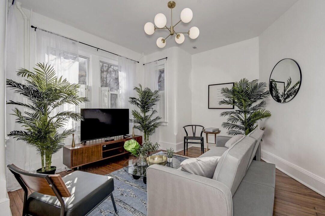 922 I St SE in Washington, DC - Building Photo