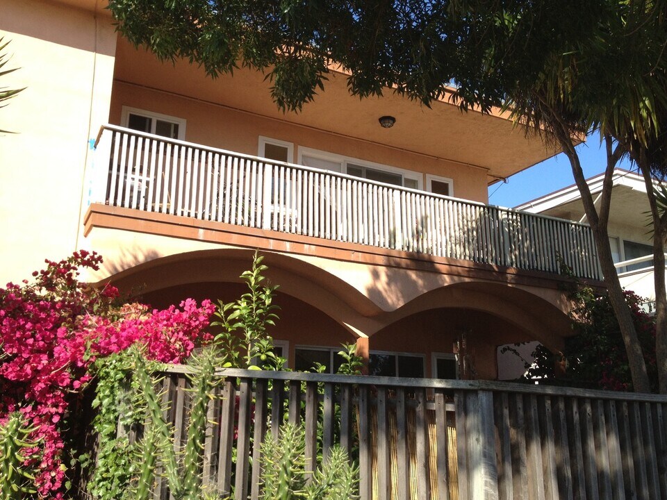 3810 Redding St in Oakland, CA - Building Photo