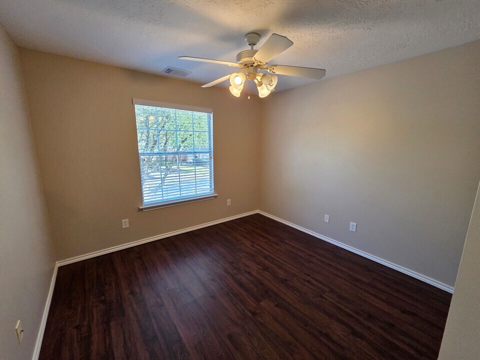22885 Lantern Hills Dr in Kingwood, TX - Foto de edificio