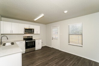 8935 Bonnie Butler in San Antonio, TX - Building Photo - Building Photo