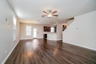 3952 Gentle Mdw in New Braunfels, TX - Foto de edificio - Building Photo