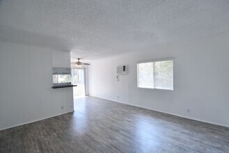7101 Haskell Ave in Los Angeles, CA - Building Photo - Building Photo