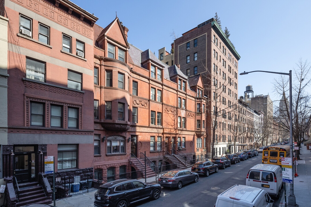 155-157 W 74th St in New York, NY - Building Photo