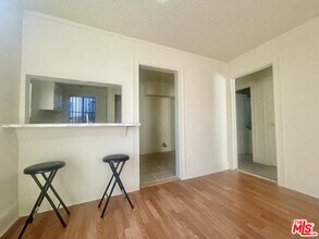 711 W 54th St in Los Angeles, CA - Building Photo - Building Photo