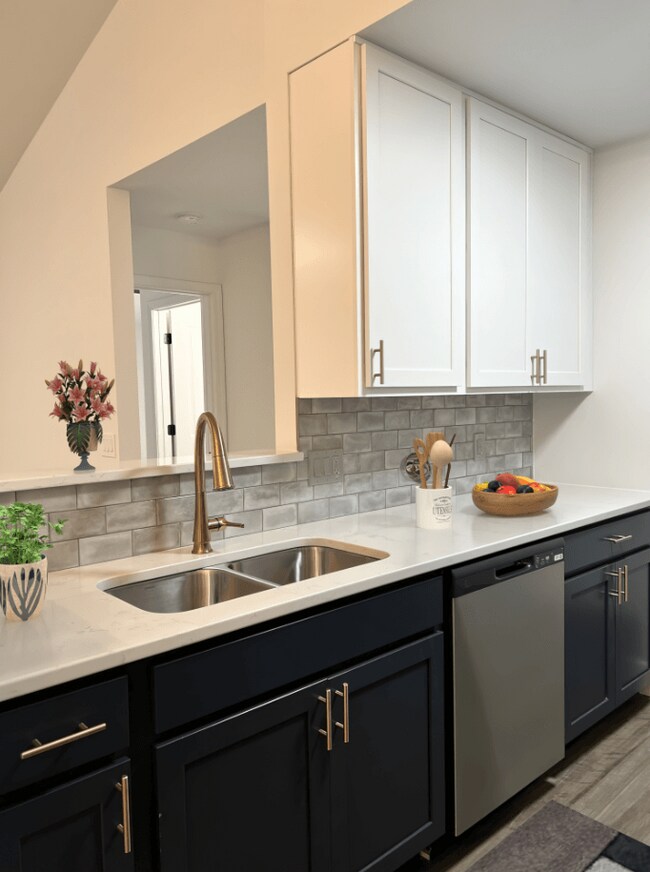 Ivy Hills Living Spaces in Cincinnati, OH - Foto de edificio - Building Photo