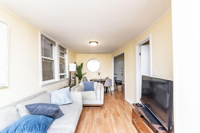property at 1654 W Melrose St