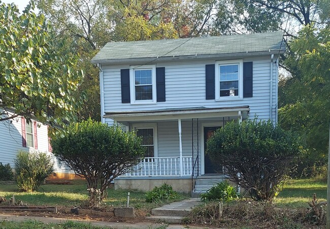 68 Monroe St in Lynchburg, VA - Foto de edificio - Building Photo